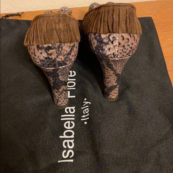 Isabella Fiore Brown Heels - Picture 4 of 11